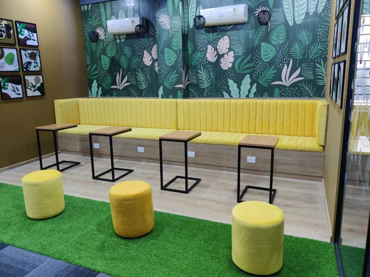 Reception & Waiting Lounge